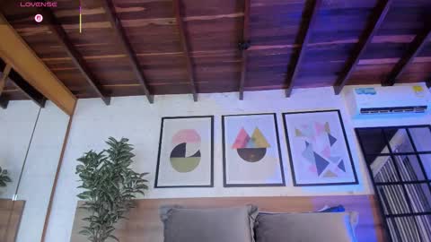 Mia  online show from 11.29.25