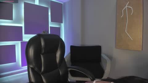 Call me Mia  online show from 11.14.25