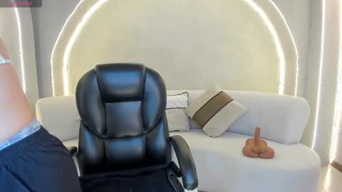 Call me Mia  online show from 02.26.26