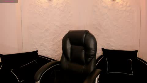 Call me Mia  online show from 04.29.26