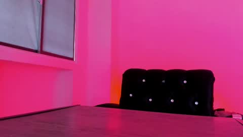 Mia Lenox online show from 02.10.25