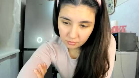 Snapshot of miamarrone chatting on 12.19.25 MiaMarrone online show from 12.19.25