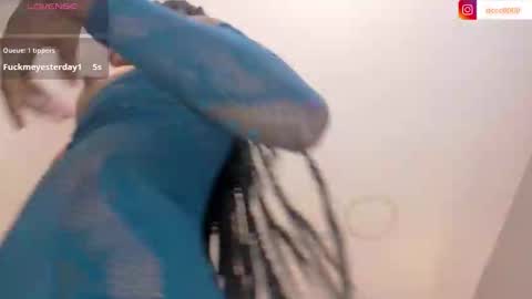 Mia  online show from 03.05.25