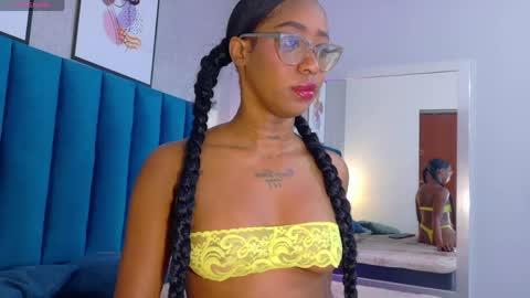 Mia  online show from 05.12.26