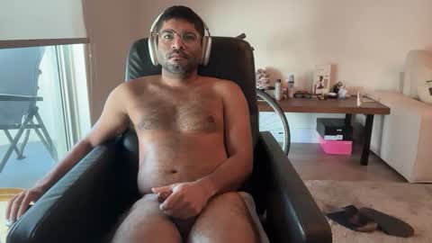 Snapshot of miamifit chatting on 12.14.25 miamifit online show from 12.14.25