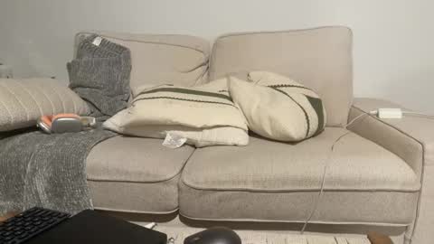 Snapshot of miamifit chatting on 12.23.25 miamifit online show from 12.23.25