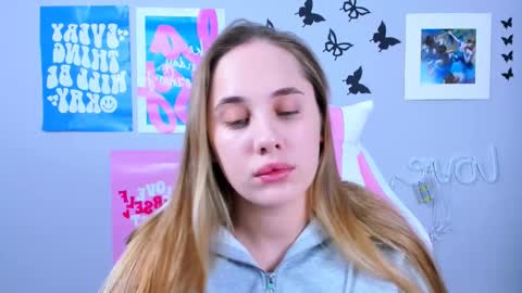 Snapshot of miamilas chatting on 12.25.24 miamilas online show from 12.25.24