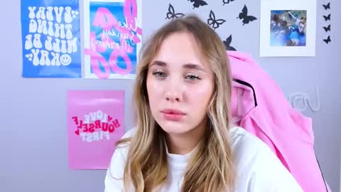 Snapshot of miamilas chatting on 12.30.24 miamilas online show from 12.30.24