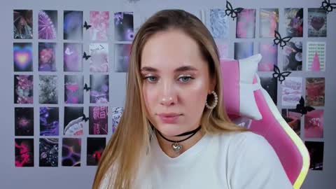 Snapshot of miamilas chatting on 02.19.25 miamilas online show from 02.19.25