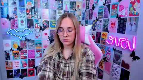 Snapshot of miamilas chatting on 09.09.25 miamilas online show from 09.09.25