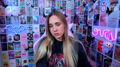 Snapshot of miamilas chatting on 10.16.25 miamilas online show from 10.16.25