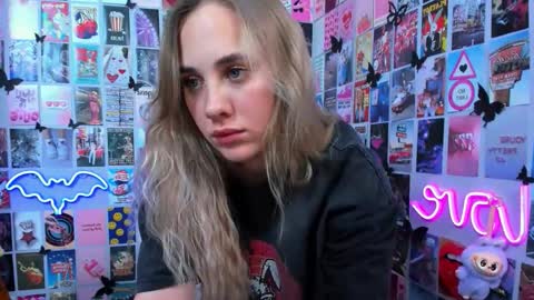 Snapshot of miamilas chatting on 10.20.25 miamilas online show from 10.20.25