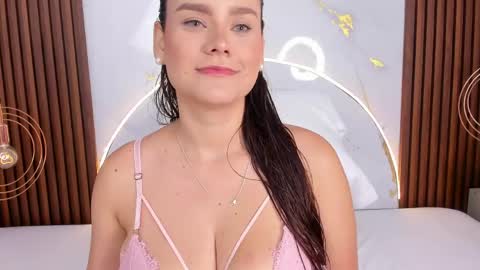 Mia  online show from 05.08.26