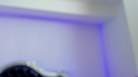 Mia   -5 7001400 Follow  online show from 01.17.25