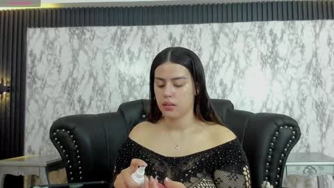 Mia   -5 7001400 Follow  online show from 02.06.25