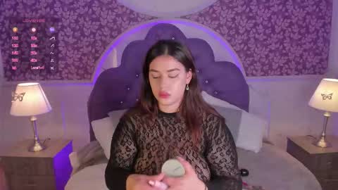 Mia   -5 7001400 Follow  online show from 11.28.25