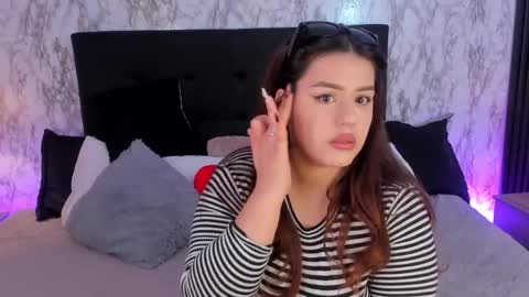 Snapshot of miamontoya chatting on 05.30.26 Mia -5 7001400 Follow online show from 05.30.26
