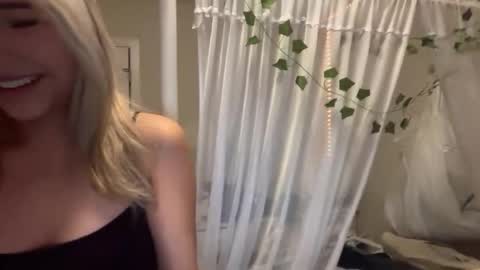 Mia online show from 02.26.26