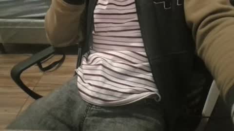 Snapshot of miamorr_ chatting on 12.18.25 miamorr_ online show from 12.18.25