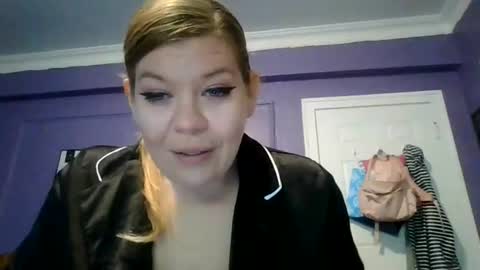 Mia Moves You online show from 07.15.26