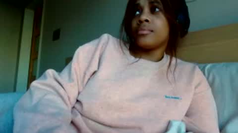 MiaMuffn online show from 12.13.24