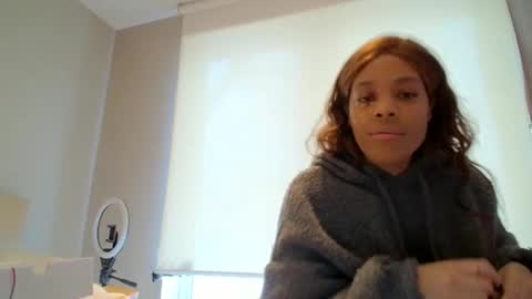 MiaMuffn online show from 12.21.24