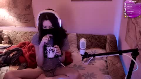 Snapshot of miaowhowl chatting on 01.07.25 Kristien online show from 01.07.25