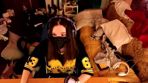 Snapshot of miaowhowl chatting on 02.16.25 Kristien online show from 02.16.25