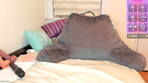 Mia  online show from 02.13.25