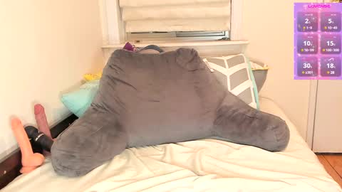 Mia  online show from 03.04.25