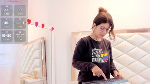 Sweetie Mia online show from 02.19.25