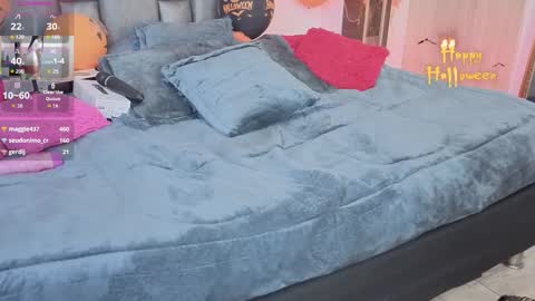 Mia Milf online show from 10.31.25