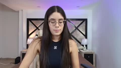 Mia online show from 11.08.25