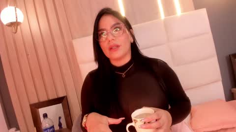 Snapshot of miasphencer chatting on 01.21.25 Mia online show from 01.21.25