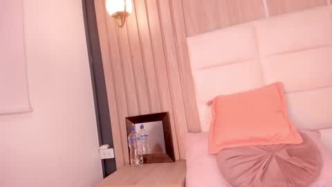 Snapshot of miasphencer chatting on 01.29.25 Mia online show from 01.29.25