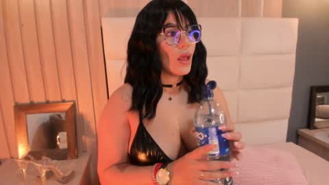 Snapshot of miasphencer chatting on 02.07.25 Mia online show from 02.07.25