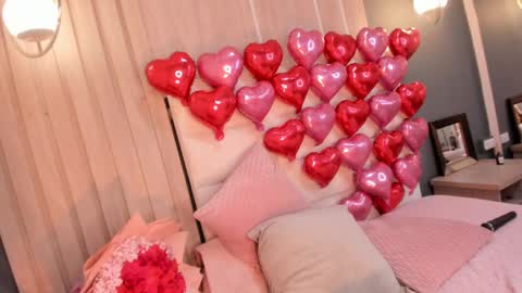 Snapshot of miasphencer chatting on 02.14.25 Mia online show from 02.14.25