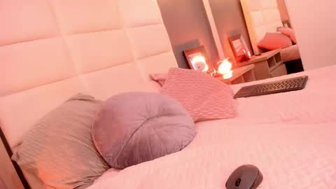 Snapshot of miasphencer chatting on 03.06.25 Mia online show from 03.06.25