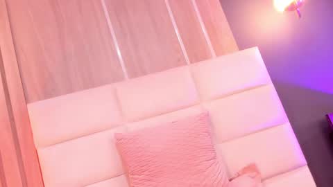 Snapshot of miasphencer chatting on 03.10.25 Mia online show from 03.10.25