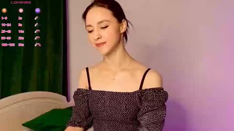 Snapshot of miasweetashoney chatting on 12.01.25 Mia online show from 12.01.25