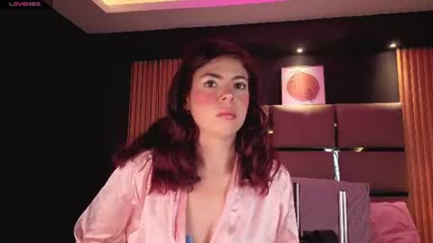 Snapshot of miatorres4 chatting on 06.19.26 miatorres4 online show from 06.19.26