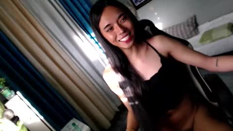 Snapshot of miatrixs chatting on 12.27.24 Mia online show from 12.27.24