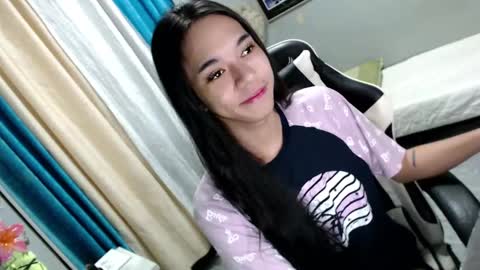 Snapshot of miatrixs chatting on 01.07.25 Mia online show from 01.07.25