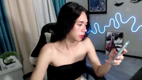 Snapshot of miatrixs chatting on 01.28.25 Mia online show from 01.28.25