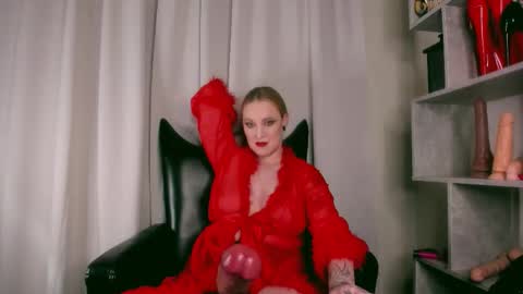 Snapshot of miaunicorn chatting on 11.11.25 Lana online show from 11.11.25