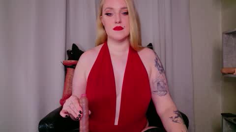 Snapshot of miaunicorn chatting on 02.23.26 Lana online show from 02.23.26