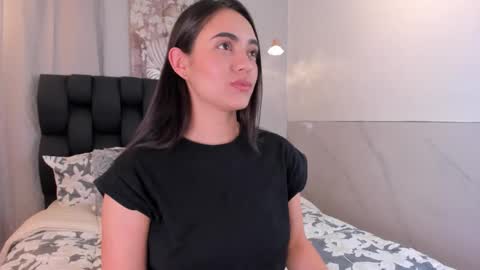 Snapshot of miavelvet1 chatting on 11.23.25 miavelvet1 online show from 11.23.25