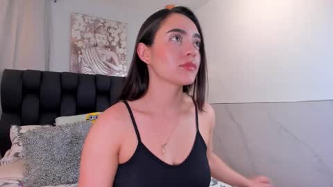 Snapshot of miavelvet1 chatting on 11.25.25 miavelvet1 online show from 11.25.25