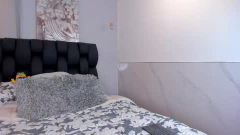 Snapshot of miavelvet1 chatting on 11.26.25 miavelvet1 online show from 11.26.25