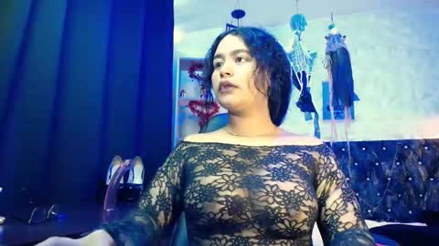 Snapshot of miavelvet_dl chatting on 10.31.25 mia online show from 10.31.25